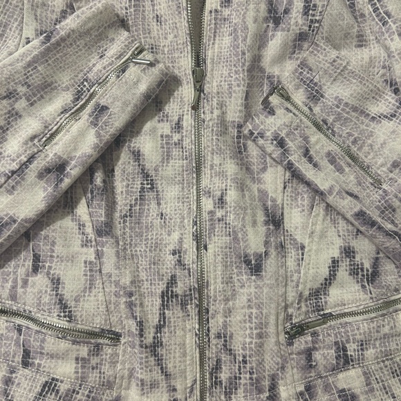 White House Black Market Animal Print Zip Jacket Women’s size 6 - Picture 4 of 5